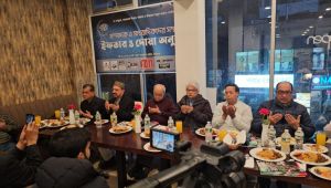 স্যার ড. আবু জাফর মাহমুদের আয়োজনে সম্পাদক ও সাংবাদিকদের সম্মানে ইফতার পার্টি