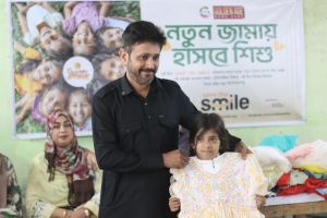 নতুন জামায় হাসবে শিশু'
