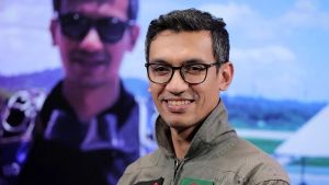 আকাশ থেকে লাফিয়ে বিশ্ব রেকর্ড গড়লেন বাংলাদেশি যুবক আশিক