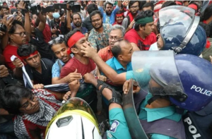 ৯০’র ডাকসু-সর্বদলীয় ছাত্র ঐক্যের নেতৃবৃন্দের বিবৃতিঃ শিক্ষার্থীদের আন্দোলন দমনে নিষ্ঠুর পথ বেছে নিয়েছে সরকার