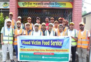 ডব্লিউএইচআরডি ও এনজিও ফীড এর যৌথ উদ্যোগে হাকালুকি হাওড় এলাকার  বন্যা পরবর্তী দুস্থ মানুষের মধ্যে খাদ্য ও ঔষধ বিতরণ
