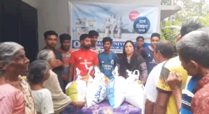 নোয়াখালীর বেগমগঞ্জে বন্যায়ে ক্ষতিগ্রস্থ তিন'শ পরিবারের মাঝে ত্রাণ সামগ্রী বিতরণ