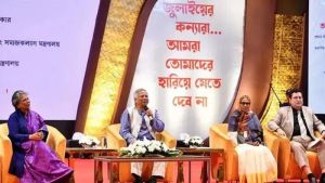 জুলাই বিপ্লবে অংশনেওয়া মেয়েদের গল্প শুনলেন প্রধান উপদেষ্টা