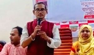 সরকার ও উপদেষ্টাদের প্রশ্নবিদ্ধ করা ভুল: মোমিন মেহেদী