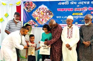 একটি ঈদ ওদের জন্য: পাঁচ শতাধিক শিশুর হাতে ঈদের নতুন জামা