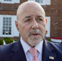 সাবেক এনওয়াইপিডি কমিশনার বার্নার্ড কেরিক আর নেই