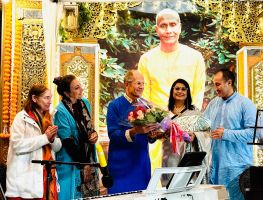 বর্ষাণমুখর রাতে রেজওয়ানা চৌধুরী বন্যার সঙ্গীতে মাতোয়ারা