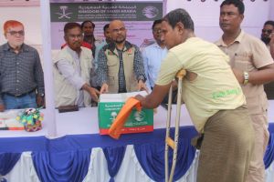 আইএসডিই’র উদ্যোগে রোহিঙ্গা ক্যাম্পে খাদ্য সহায়তা বিতরণ
