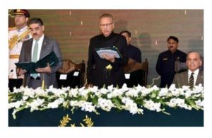 পাকিস্তানের অষ্টম তত্ত্বাবধায়ক প্রধানমন্ত্রী আনোয়ারুল হক কাকার শপথ নিয়েছেন