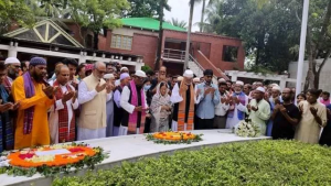 বড় ভাই লতিফ সিদ্দিকীকে নিয়ে কাদের সিদ্দিকীর বঙ্গবন্ধুর সমাধিতে শ্রদ্ধা নিবেদন