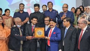 মানবতার সংগ্রামী স্যার ড. আবু জাফর মাহমুদকে আজীবন সম্মাননা