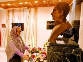 প্রধানমন্ত্রী শেখ হাসিনার ওয়াশিংটনস্থ বাংলাদেশ দূতাবাস পরিদর্শন