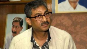 বিএনপি নেতা শহীদ উদ্দিন চৌধুরী এ্যানিকে পুলিশ বাসা থেকে থানায় নিয়ে গেছে