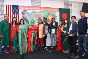 বর্ণিল শোভাযাত্রা ও নানা আয়োজনে হৃদয়ে বাংলাদেশের বিজয় দিবস উদযাপন