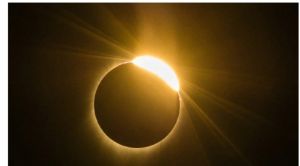 এপ্রিলে আসছে বিরল সূর্যগ্রহণ; যুক্তরাষ্ট্রে বন্ধ হবে শত শত স্কুল, খালি চোখে দেখা নিয়ে স ত র্ক তা