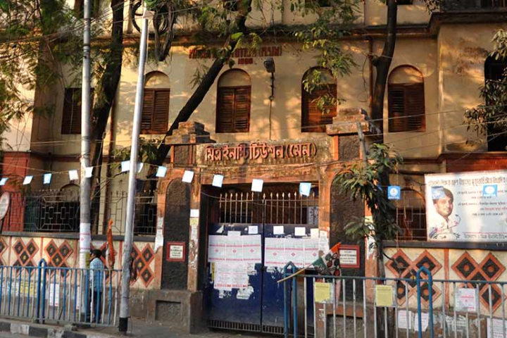 Jinsiy aloqa paytida kompyuter mushaklarining uzoq muddatli kuchlanishi Busty kaltak egilgan va anal onanizm